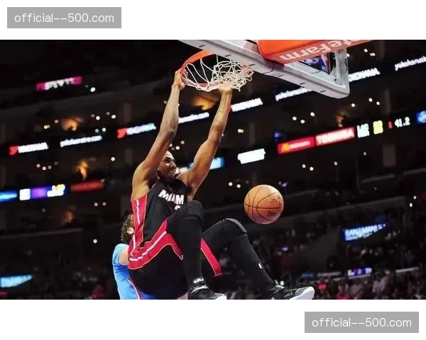 怀特塞德封盖威慑力 上海内线防守压迫感显著